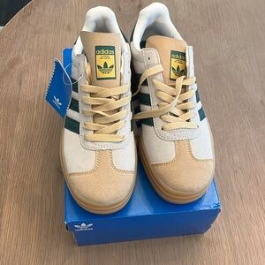 Adidas gazelle in green and gold